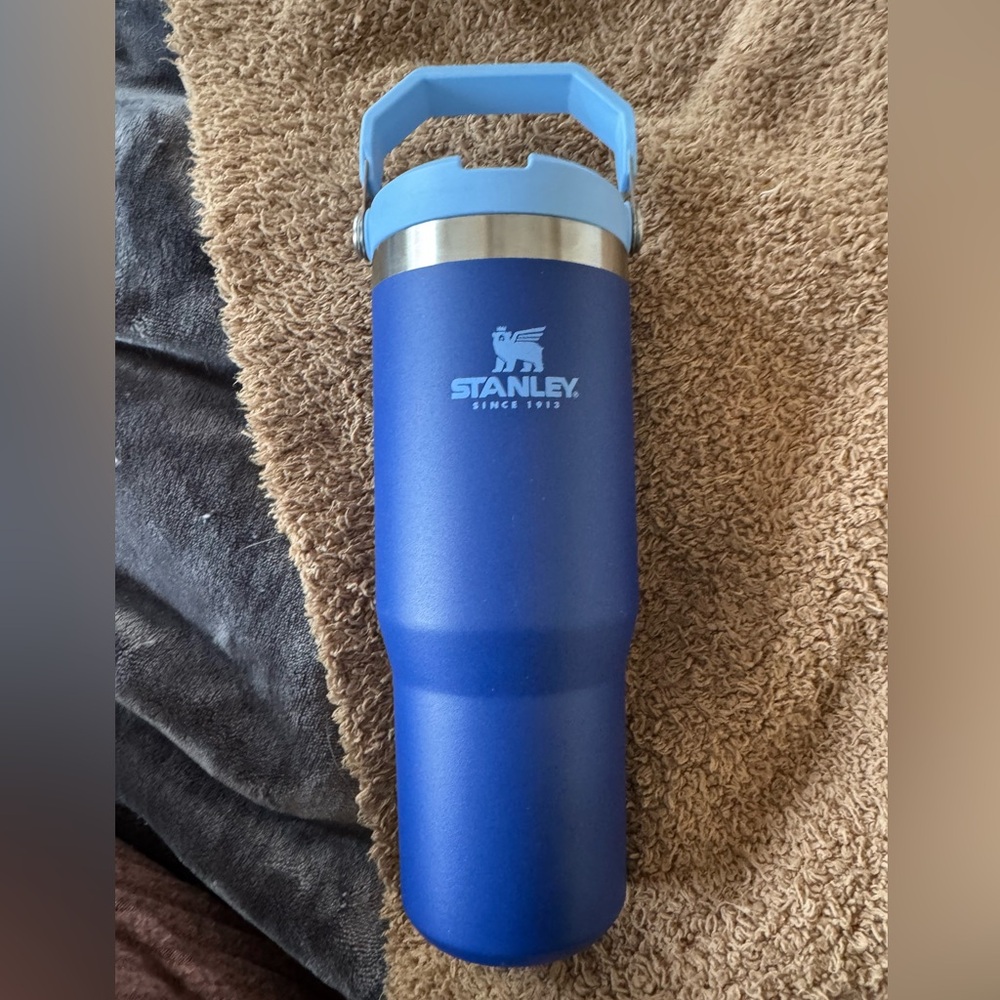 NWOT Stanley Blue Tumbler with Handle 30oz Never Used